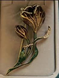 weekend max mara brooch