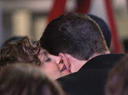 Ben affleck and jennifer lopez have now officially shared pda on instagram. J Lo And Ben Affleck Kissing Photos Then And Now Todayuknews