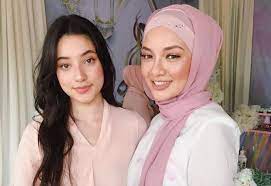 Pemilik nama tersebut adalah adik kepada selebriti terkenal iaitu neelofa. Biar Dia Membesar Dengan Cara Sendiri Neelofa Dedah Punca Little Miss Khan Tutup Akaun Instagram Hiburan Mstar