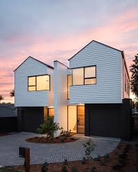 Love This Contrast Of Black White And Cobblestones At Port Hacking We Re Lucky Enough To Get To Work Townhouse Exterior Townhouse Designs Architecture House