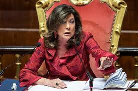 Approvata la riforma costituzionale, inizia la partita dei regolamenti parlamentari. Elisabetta Alberti Casellati La Partita Doppia Della Crisi La Voce Cosi Frega La Sinistra Panico Prodi Libero Quotidiano