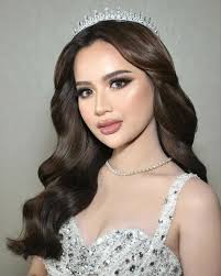 8 Potret Memukau Anggi Marito Jadi Ratu Sehari Dibalut Gaun dan Crown di  Momen Resepsi Pernikahan