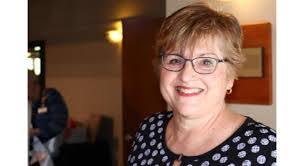 Cari Wolfe's Instagram, Twitter & Facebook