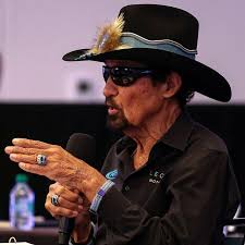 Richard Petty tells Erik Jones how to deal with Kyle Larson