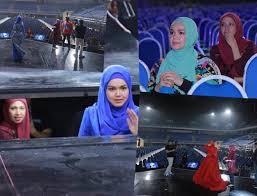 Konsert mini shopee x simplysiti :: Gambar Gaya Mimik Wajah Kala Bekerja Pengurus Kongsi Foto Eksklusif Latihan Penuh Siti Nurhaliza On Tour Di Kl Yang Sukses Media Hiburan