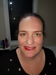 I HATE that lipstick you have to watch a video. Most of the time it DOES  NOT WORK!! I would rather pay diamonds or whatever. Something that would  CONSISTENTLY work.