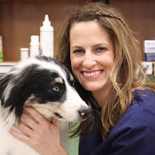 Holly Lunsford's Instagram, Twitter & Facebook