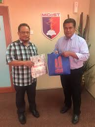 Detik bersejarah terlakar di sk duyong ,melaka apabila bank rakyat cawangan ayer keroh menghulurkan sumbangan kepada anak yatim dan asnaf pada ramadan yang. Kunjung Hormat Pengurus Cawangan Bank Rakyat Ayer Keroh Melaka Kepada Ketua Eksekutif Presiden Micost Dan Membincangkan Program Program Kerjasama Antara Micost Bank Rakyat Jommasukmicost Forrealsuccess Micost Melaka International College Of