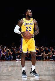 Pin By Bahar Ozduzen On Galeri Lebron James Lakers King Lebron James Nba Lebron James