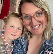 Hi I'm getting married in August this year and needing a few things if  anyone can help don't want it to pay to much 😊 Photographer Hair done for  bride