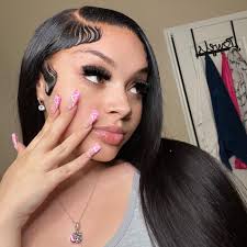 Linnette Rodriguez's Instagram, Twitter & Facebook