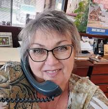 Looking for tee seller at Santa Fe festival