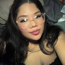 Dimple Smith's Instagram, Twitter & Facebook