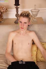 Sexy twink Duey Gretl spews cum all over his stomach.
