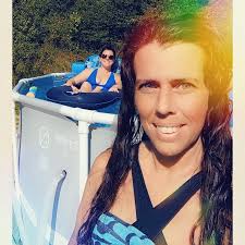 Pool time & pizza party 🍕