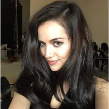 Dört yıl önce dünyaevine giren oyuncu çift burak özçivit ile fahriye evcen, 2019 yılında oğulları karan'ı kucaklarına almıştı. Fahriye Evcen Ablasi Aysen Evcen In Fotografini Paylasti