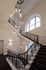 15 Hangelampen Designs Aus Mundgeblasenem Glas Lampen Treppenhaus Treppe Haus Hangelampe Design