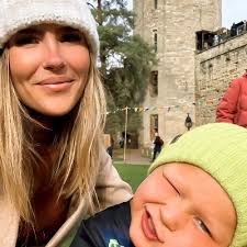 Amy Hewitt (@Amyhewitt90)