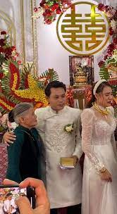 Ca sĩ hồ quang hiếu và diễn viên hồ bích trâm lần đầu học làm các món bánh ngọt hấp dẫn cùng đầu bếp kim uyên. 8i4yb215fdf6zm