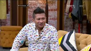 Mang Saswi Bintang Video Klip Tulus Sebenarnya Ini Talkshow Part 3 20 April 2016 Men Casual Mens Tops Casual Button Down Shirt