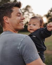 Lacy Barker's Instagram, Twitter & Facebook