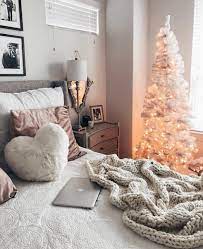 Check spelling or type a new query. Pin By Daniel Schulz On Quartos Christmas Decorations Bedroom Christmas Room Decor Christmas Bedroom