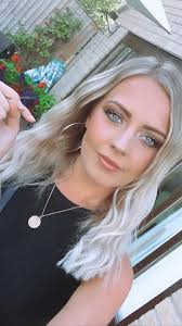 Amy Wiles's Instagram, Twitter & Facebook