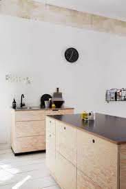 Une Maison Minimaliste Et Design Lili In Wonderland Maison Minimaliste Cuisine En Contreplaque Minimaliste