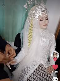 Bingung aja yg kayak beginian bisa jadi lurah, komentar akun @special600. Viral Pengantin Sunda Disebut Meninggal Saat Dirias Ini Fakta Sebenarnya