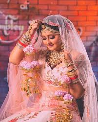 We Can T Keep Our Eyes From The Gorgeous Bride And Tv Actress Imrashamidesai The Subtle Hues And Go Bride Photoshoot Indian Wedding Bride Indian Bridal Photos