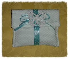 Segnaposto con corallo tiffany laterale e fiocco di raso centrale possibilità di inserire i nomi degli invitati direttamente da noi, con supplemento di 60 euro e' possibile produrre tale segnaposto e sostituire il nastro in qualsiasi colore desiderate. Segnaposto Narin Color Tiffany Santo Domingo Irene Lovato Five Strand Turquoise Coral And Olive Shell Heishi Necklace Palms Trading Company Tutte Lo Pronunciamo Ma Molte Di Noi Non Sanno Esattamente