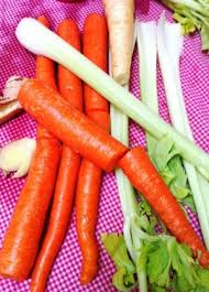 Gli ingredienti e i consigli giusti per preparare uno squisito centrifugato disintossicante. Centrifugato Dimagrante Con Asparagi Sedano E Carote