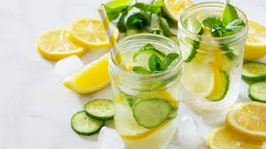 Minum air lemon atau lemonade berkhasiat menekan timbulnya flek atau bintik hitam, memutihkan kulit. 5 Manfaat Minum Air Lemon Setiap Pagi Cegah Berat Badan Naik Hingga Dehidrasi Kumparan Com