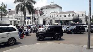 Tepatnya di depan masjid raya bandung. Penginapan Penginapan Murah Dan Nyaman Di Bawah Rp 100 Ribu Di Bandung Ada Yang Rp 60 Ribu Malam Tribun Jabar