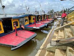 Melawan arus modenisasi, kaedah pembinaan perahu tradisional sukar ditandingi dan sedang menghadapi kepupusan pewaris bakat kehalusan. Bot Penambang Semakin Terpinggir