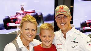 His ski accident came just over a year after he retired from f1 in 2012. Michael Schumacher Neuer Film Kommt Bei Netflix Mit Privaten Videos Der Familie Formel 1 Bild De