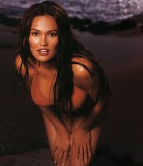 While attending sacred hearts academy, tia was discovered in a waikiki grocery store and landed. Tia Carrere Album On Imgur