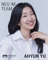 🎶 Neues Semester, neue und vertraute Gesichter! 🎶 Zum Abschluss möchten  wir euch bereits bekannte Gesichter vorstellen: Unsere Chorassistentin  Cornelia Sandig (@cornelia.sandig) wird auch in diesem Semester wieder Teil  des Chorleitungsteams sein –