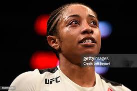 287 fotos e imágenes de alta resolución de Danielle Delayed