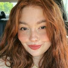 Ashley Larue's Instagram, Twitter & Facebook