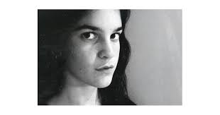 À voir suzanne lindon déambuler en chemise blanche, les mains dans les poches de son jean, on est frappé par sa silhouette à la charlotte gainsbourg. Suzanne Lindon La Fille De Sandrine Kiberlain Et Vincent Lindon A Bien Grandi Puretrend