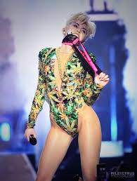 Miley Cyrus made out with Katy Perry and 4 other weird things shes done on  her BANGERZ tour | Life