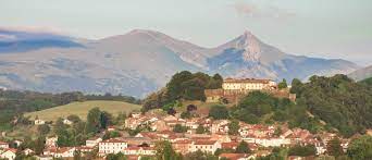 Many prefer to start in st jean rather than in roncesvalles yet another reason for starting in st jean is that it is well connected to several destinations in france, while your journey will be a little more difficult if you are starting in spain. Official Website Of The Tourist Office Of Saint Jean Pied De Port En Pays Basque