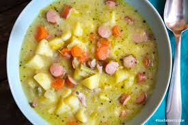 Omas Kartoffelsuppe Mit Wurstchen Madame Cuisine Rezept Kartoffelsuppe Omas Kartoffelsuppe Kartoffelsuppe Mit Wurstchen