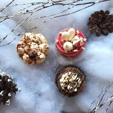 Apercu De Notre Collection D Hiver Qui Sera Disponible Des Le 26 Janvier Tiramisu Chocolat Chaud Et Framboises Chocolat Blanc Chocolate Cookie Cupcakes Food