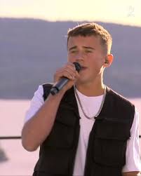 Tv2s store sommersatsing i 2007 er underholdningsprogrammet allsang på grensen med tommy steine og katrine moholt. Tv 2 Allsang Pa Grensen Vinsjan Pa Kaia Facebook