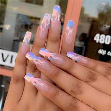 Las uñas acrílicas son una opción genial cuando quieres lucir una manicura estupenda, pero sientes que las tuyas no han crecido lo suficiente o simplemente te apetece lucir algo más profesional en un evento especial. Unas Con Diseno De Fuego Blanco Unas Acrilicas
