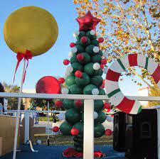 Every year, there are different ideas used for parade float themes and are made even more colorful than the earlier ones. Ideas For Christmas Floats Christmas Float Ideas Christmas Parade Christmas Parade Floats
