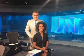 No dia 15 de março de 1994, por determinação do tribunal de alçada criminal do rio de janeiro, a rede globo foi obrigada através do jornal nacional, a ler um direito de resposta do então governador do rio de janeiro, leonel brizola, a acusações feitas pelo telejornal. Maju Estreia No Jornal Nacional E Internet Vibra Com A Primeira Apresentadora Negra Do Noticiario Gzh