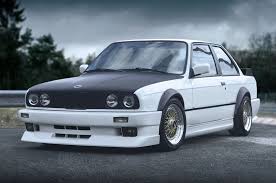 Unser beliebtes breitbau bodykit für bmw m3 e92 ist seit jahren weltweit beliebt bei fahrzeugumbauten für den rennsport. Pin Von Headline Beaute Auf Kotflugelverbreiterung Fur Bmw E30 Kotflugel Fenders Bmw E30 Bmw Autos